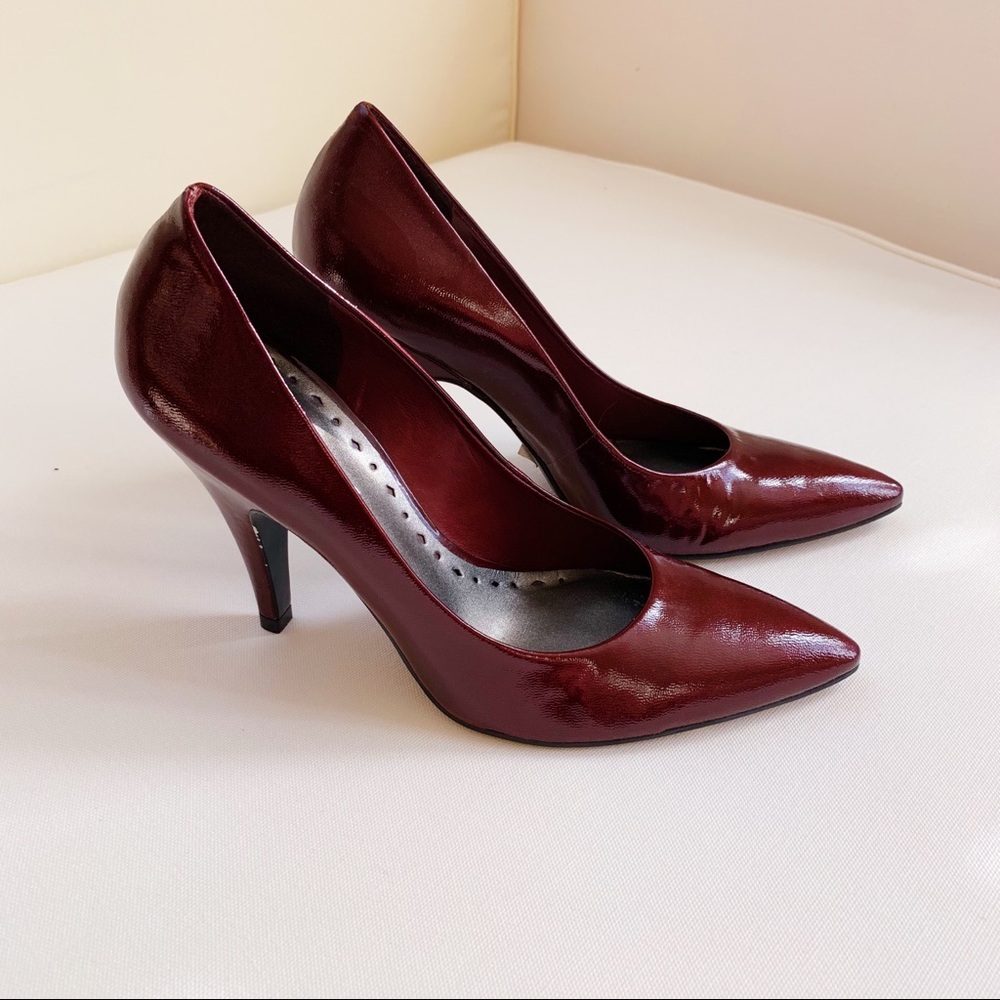 NWT Burgundy BCBGirls Pumps Size 7